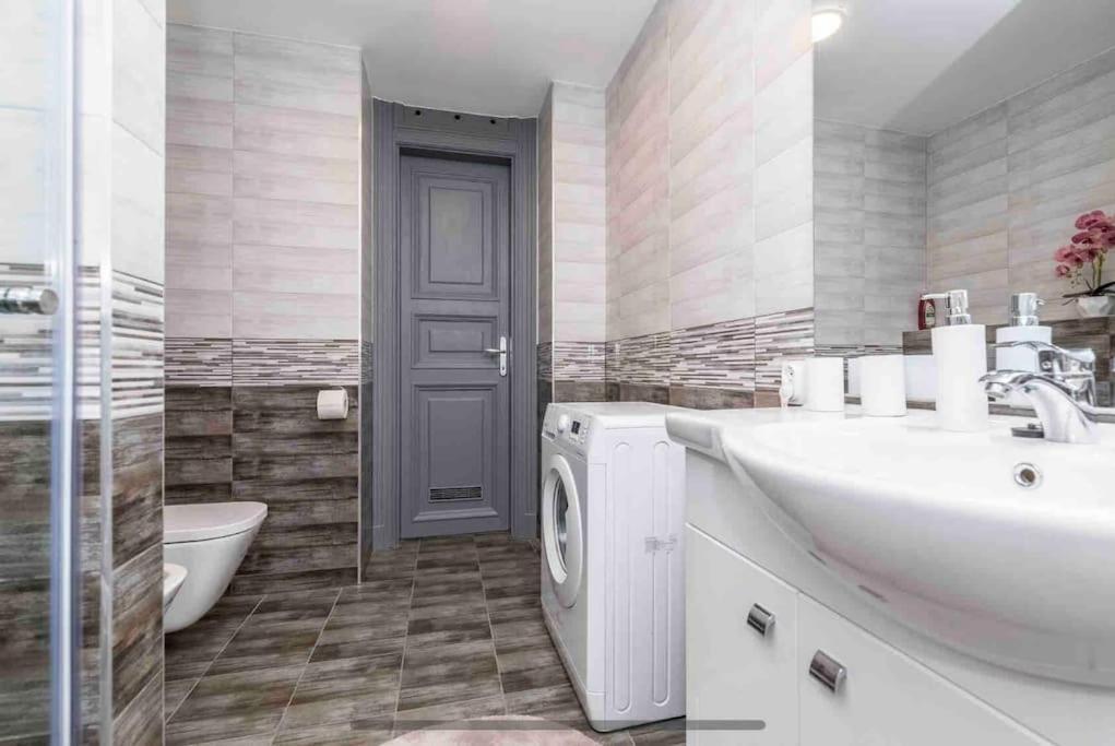 D3 Basilica Luxury Spacious Free Parking For 1 Car Budapest Bagian luar foto