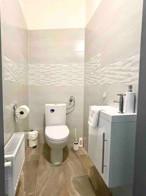 D3 Basilica Luxury Spacious Free Parking For 1 Car Budapest Bagian luar foto