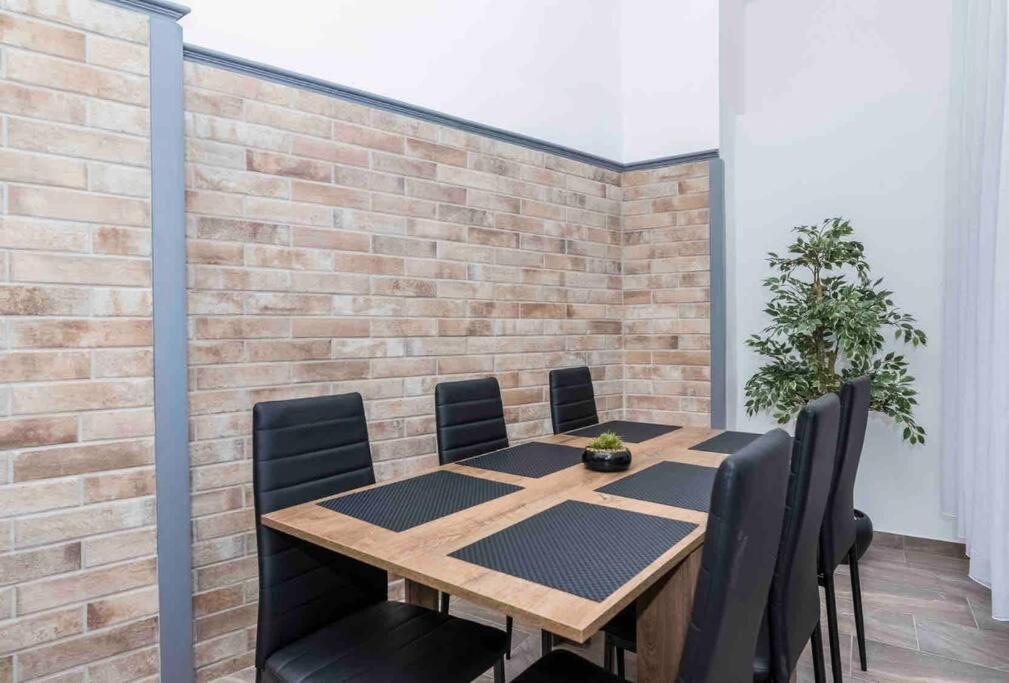 D3 Basilica Luxury Spacious Free Parking For 1 Car Budapest Bagian luar foto